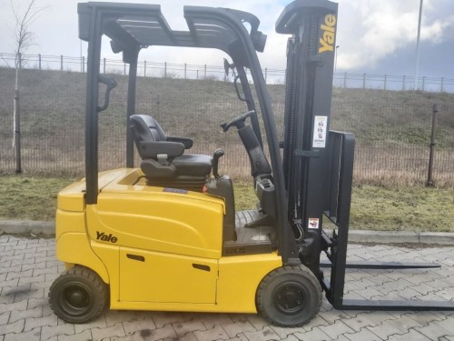 Przejdź do produktu Używany wózek widłowy elektryczny czołowy Yale ERP16 2011 1,6t. 4,9m